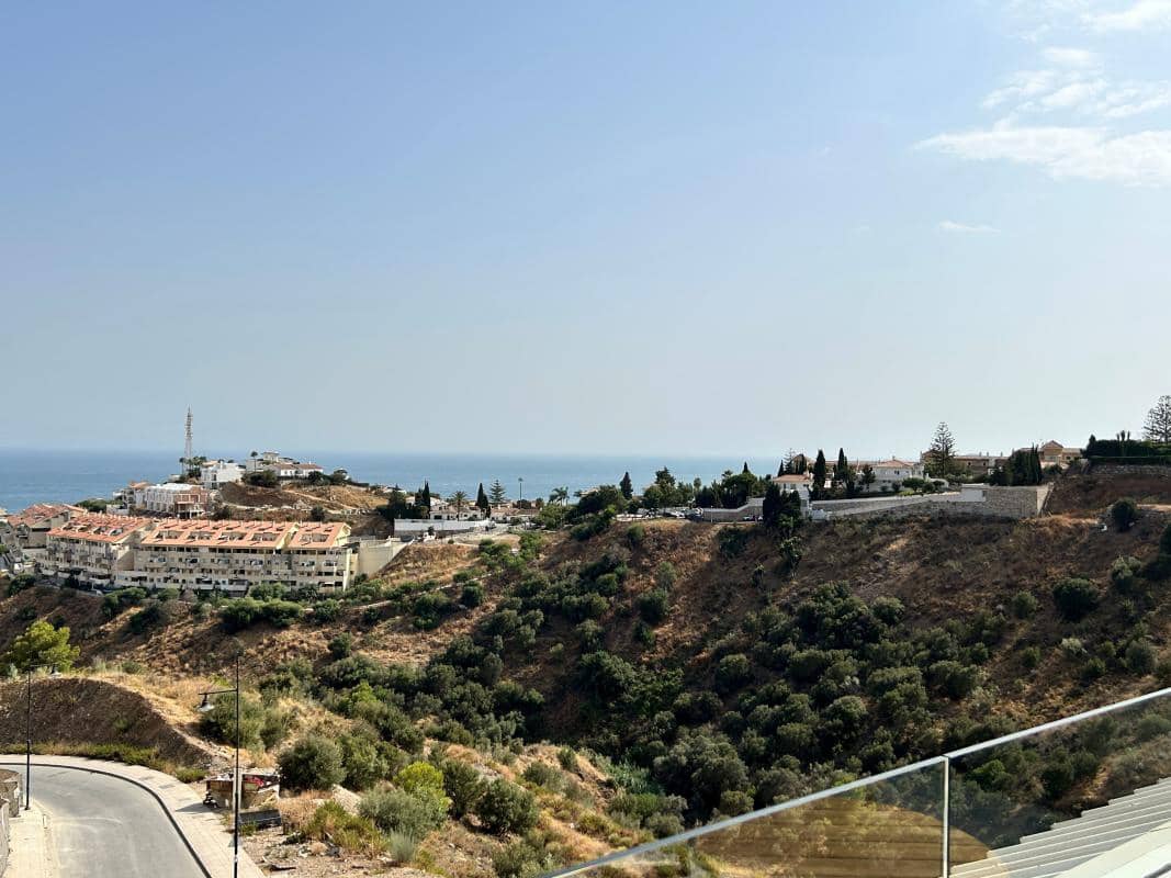 2 bedroom Apartment for sale in Fuengirola with pool garage - € 499,000 (Ref: 9942096)