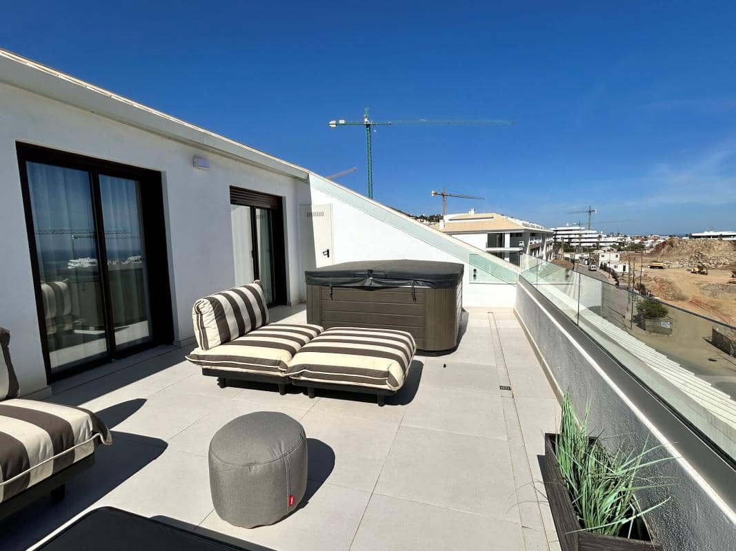 2 bedroom Apartment for sale in Fuengirola with pool garage - € 499,000 (Ref: 9942096)