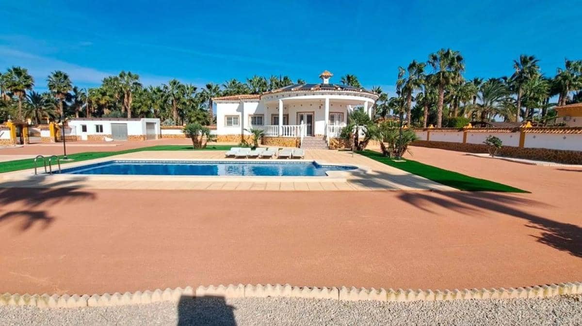 3 soveværelse Villa til salg i Catral med swimmingpool - € 440.000 (Ref: 9944776)