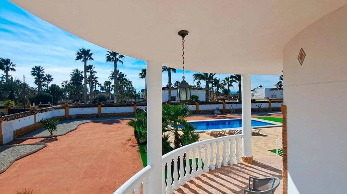 3 soveværelse Villa til salg i Catral med swimmingpool - € 440.000 (Ref: 9944776)