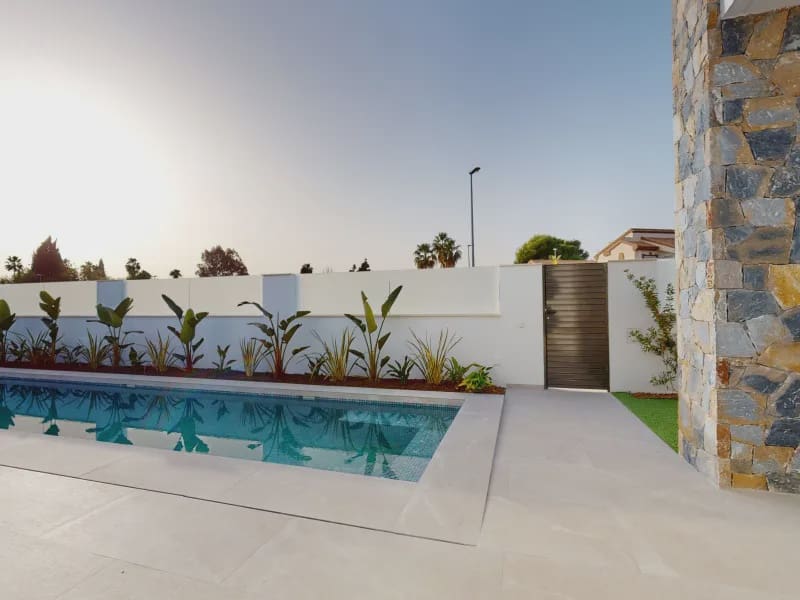 3 chambre Villa/Maison à vendre à Los Alcazares avec piscine - 739 900 € (Ref: 9946073)