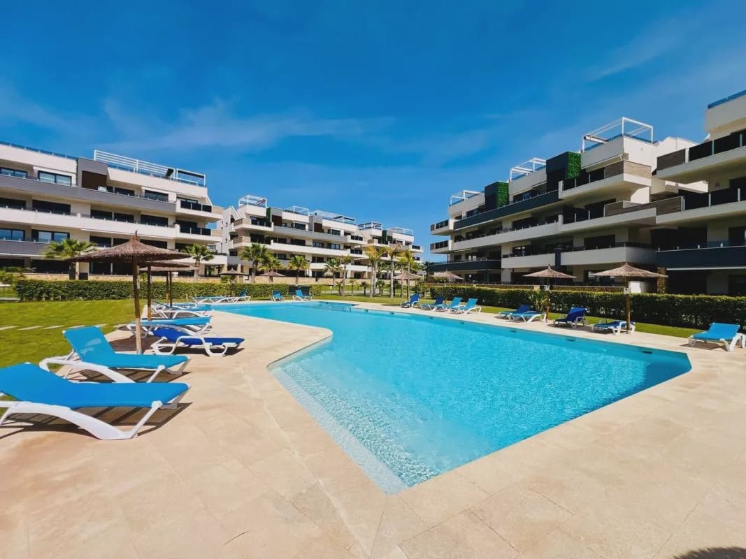 2 makuuhuone Huoneisto myytävänä paikassa Orihuela mukana uima-altaan - 365 000 € (Ref: 9946086)