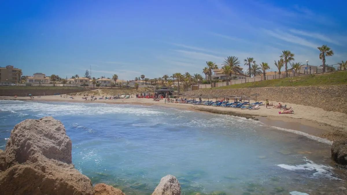 2 soveværelse Bungalow til salg i Torrevieja med swimmingpool - € 272.000 (Ref: 9950544)
