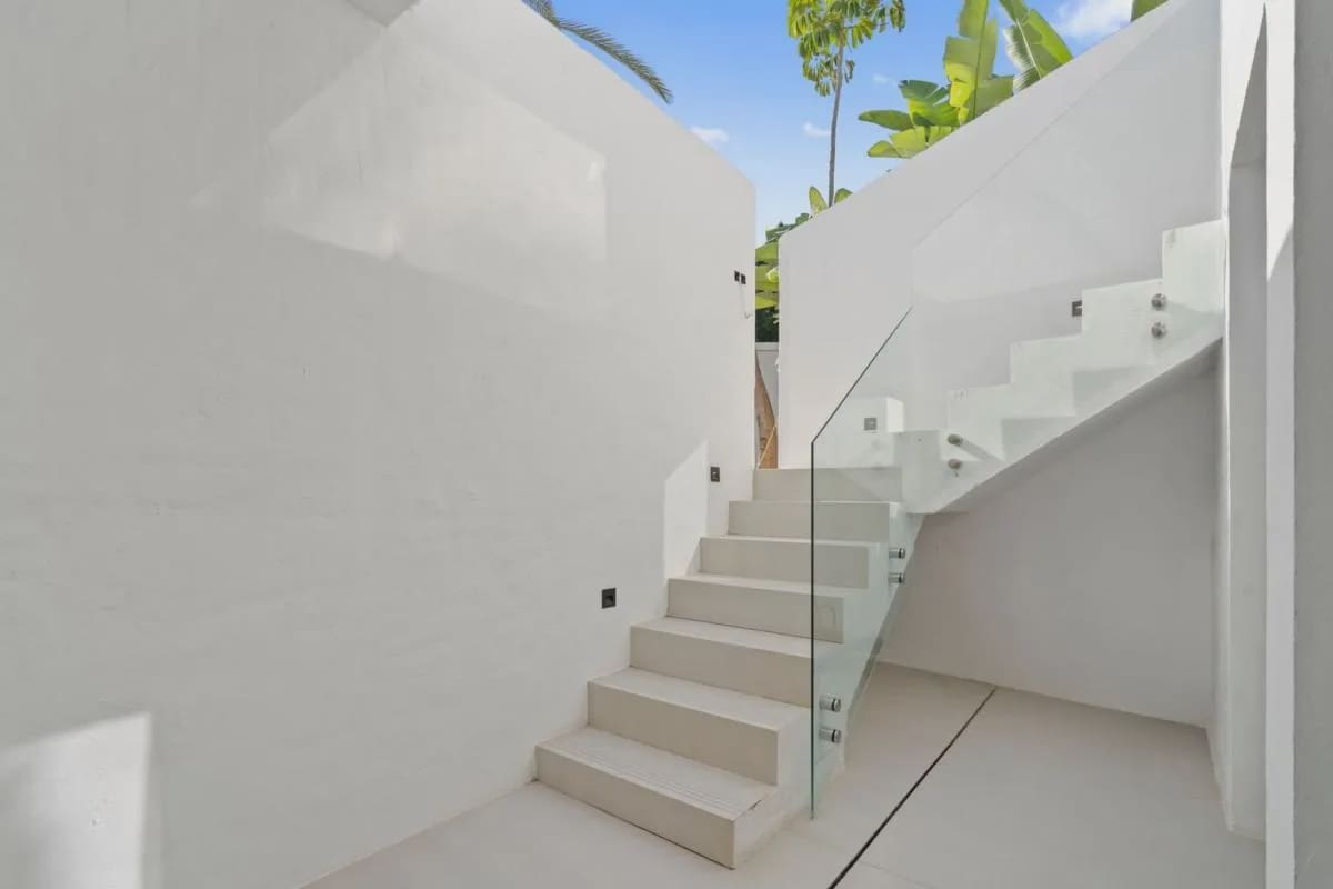 4 sovrum Hus till salu i El Paraiso med pool garage - 829 000 € (Ref: 9950565)