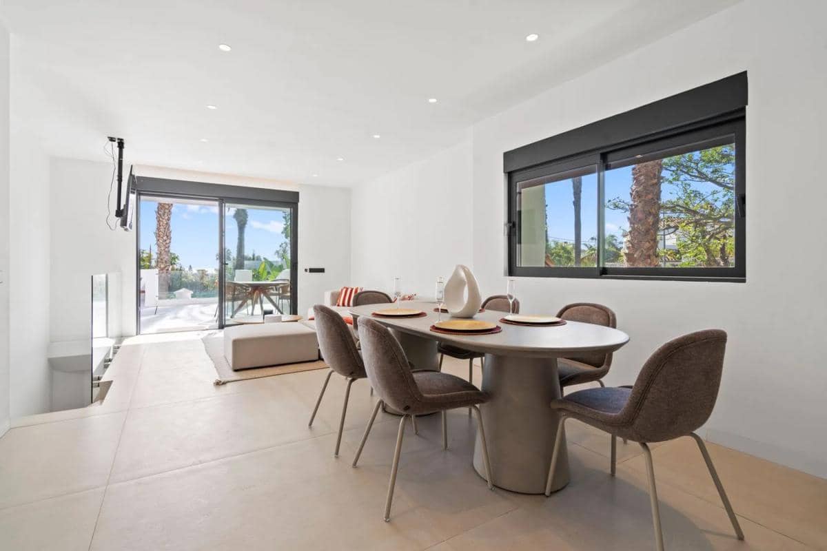 4 sypialnia Dom na sprzedaż w El Paraiso z basenem garażem - 829 000 € (Ref: 9950565)