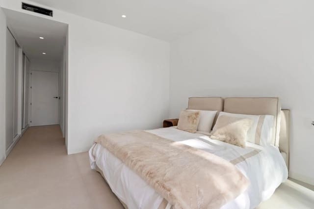 4 sypialnia Dom na sprzedaż w El Paraiso, Estepona z basenem garażem - 829 000 € (Ref: 9950565)