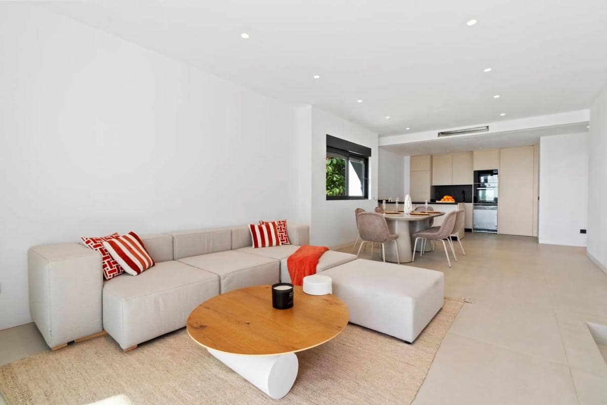 4 sypialnia Dom na sprzedaż w El Paraiso z basenem garażem - 829 000 € (Ref: 9950565)
