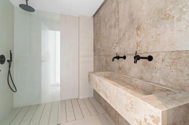 4 sypialnia Dom na sprzedaż w El Paraiso, Estepona z basenem garażem - 829 000 € (Ref: 9950565)