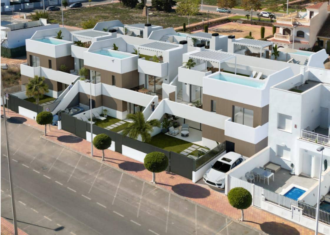 2 bedroom Bungalow for sale in San Pedro del Pinatar with pool garage - € 324,900 (Ref: 9955202)