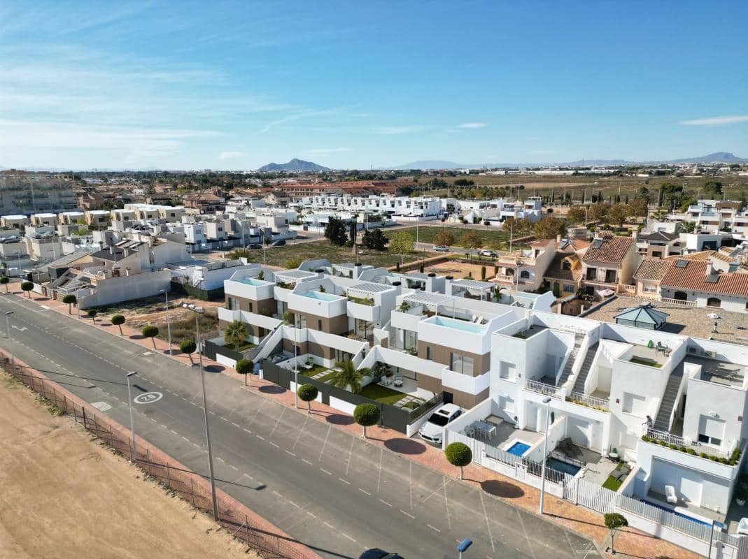 2 bedroom Bungalow for sale in San Pedro del Pinatar with pool garage - € 324,900 (Ref: 9955202)