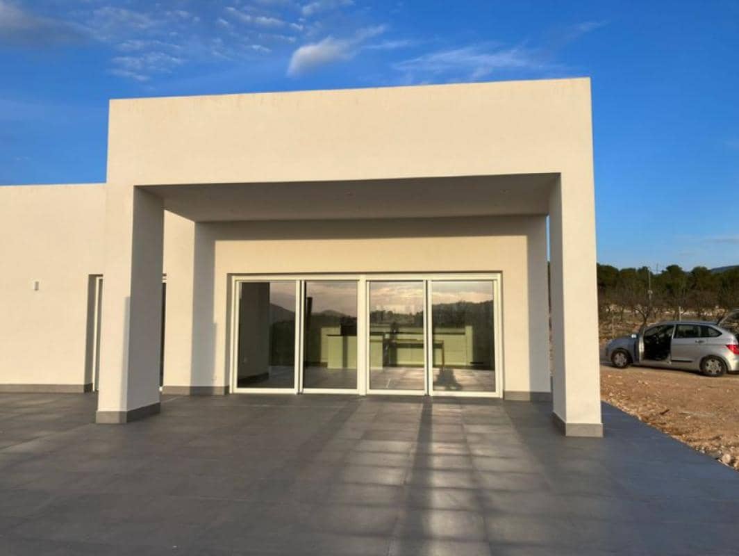 3 makuuhuone Huvila myytävänä paikassa Pinoso mukana uima-altaan - 365 000 € (Ref: 9955205)