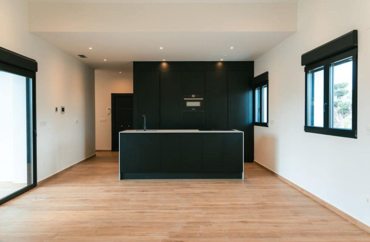 3 makuuhuone Huvila myytävänä paikassa Pinoso mukana uima-altaan - 365 000 € (Ref: 9955205)