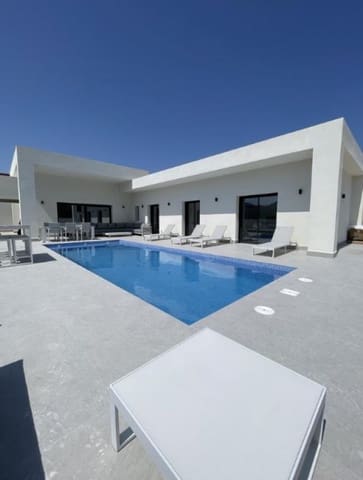 Chalet de 3 habitaciones en Pinoso en venta con piscina - 365.000 € (Ref: 9955205)