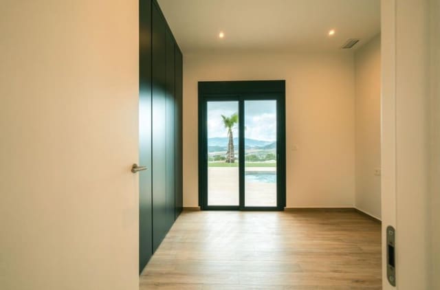 Chalet de 3 habitaciones en Pinoso en venta con piscina - 365.000 € (Ref: 9955205)