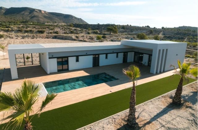 Chalet de 3 habitaciones en Pinoso en venta con piscina - 365.000 € (Ref: 9955205)