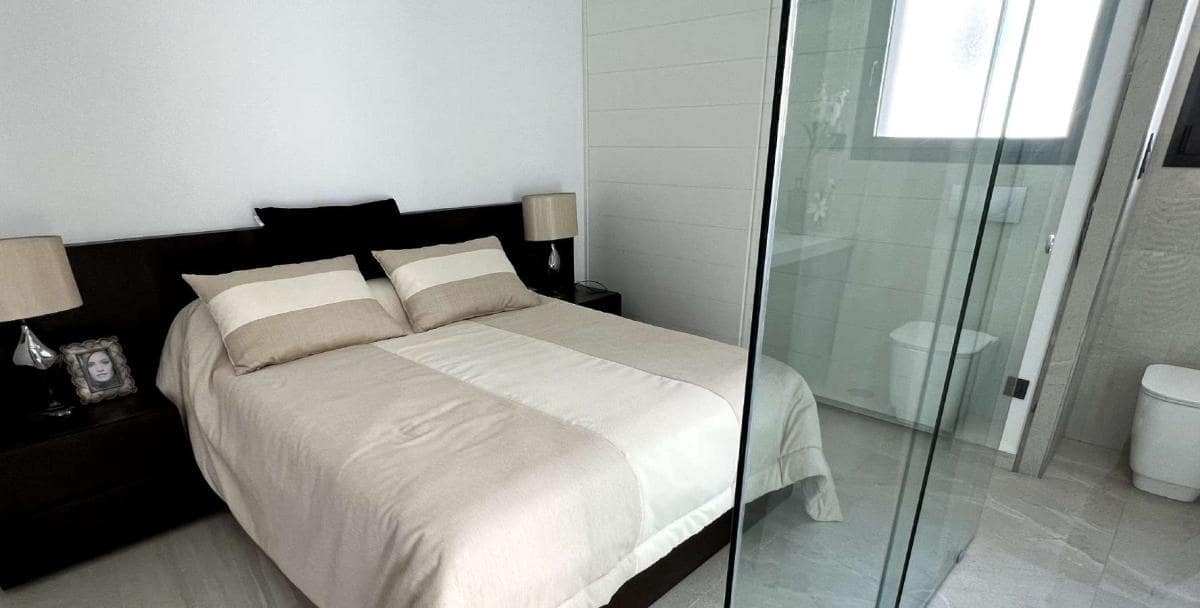 3 bedroom Villa for sale in Rojales with pool - € 770,000 (Ref: 9955235)