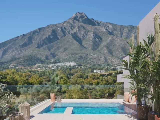 4 bedroom Apartment for sale in Lomas De Marbella, Marbella with pool garage - € 5,350,000 (Ref: 9960192)