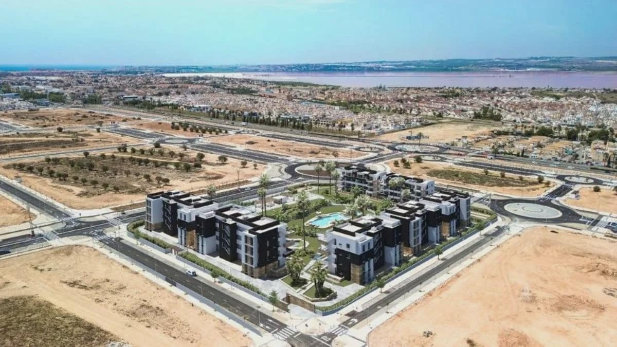 2 sypialnia Apartament na sprzedaż w Torrevieja z basenem - 293 000 € (Ref: 9965410)