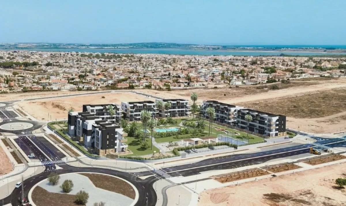 2 sypialnia Apartament na sprzedaż w Torrevieja z basenem - 293 000 € (Ref: 9965410)