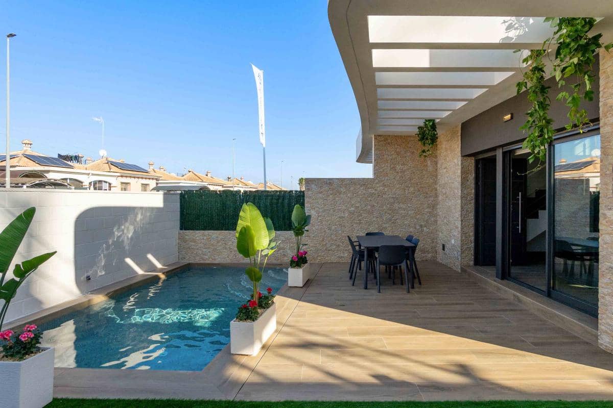 3 bedroom Villa for sale in Los Montesinos with pool - € 535,000 (Ref: 9975678)