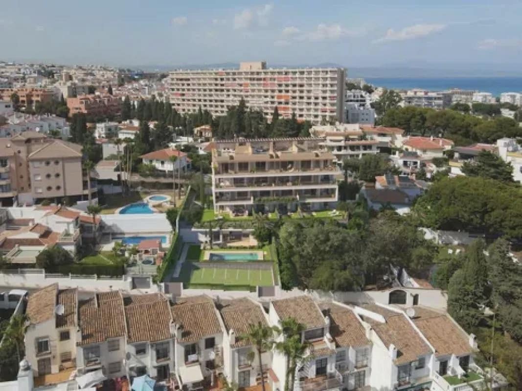 2 bedroom Apartment for sale in Torremolinos with pool garage - € 428,000 (Ref: 9980479)
