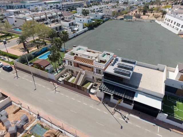 2 soverom Bungalow til salgs i San Pedro del Pinatar ciudad, San Pedro del Pinatar med svømmebasseng - € 299 900 (Ref: 9980490)