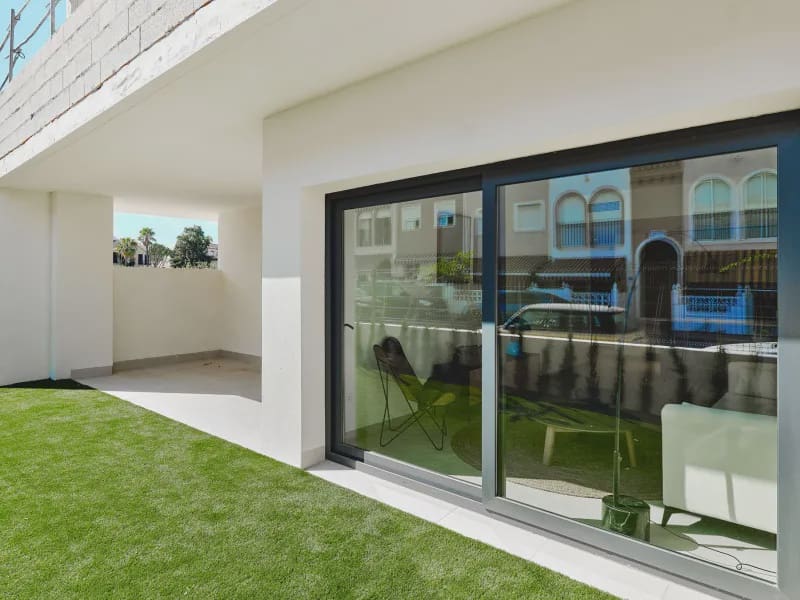 2 soveværelse Bungalow til salg i Torrevieja med swimmingpool garage - € 380.000 (Ref: 9994374)