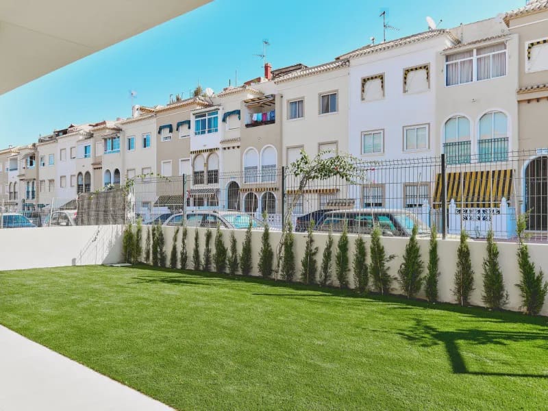 2 soveværelse Bungalow til salg i Torrevieja med swimmingpool garage - € 380.000 (Ref: 9994374)