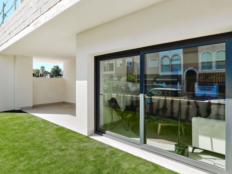2 Zimmer Bungalow zu verkaufen in Torrevieja mit Pool Garage - 380.000 € (Ref: 9994374)