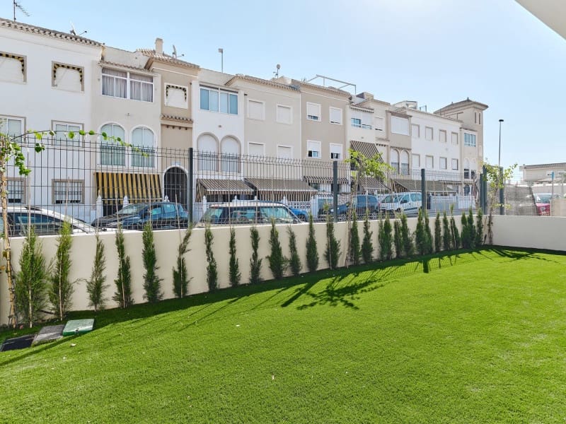 2 Zimmer Bungalow zu verkaufen in Torrevieja mit Pool Garage - 380.000 € (Ref: 9994374)