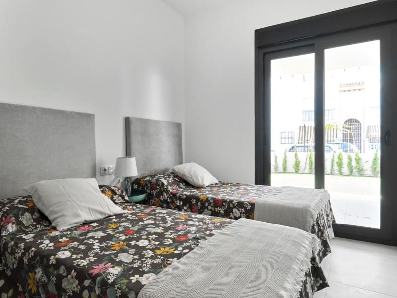 2 Zimmer Bungalow zu verkaufen in Torrevieja mit Pool Garage - 380.000 € (Ref: 9994374)