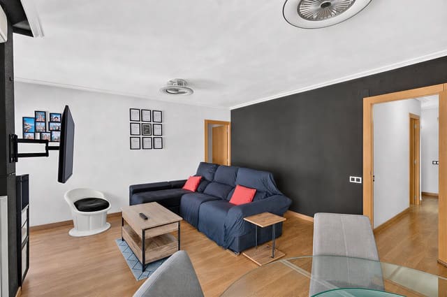 4 soveværelse Lejlighed til salg i Benalúa, Alicante by med swimmingpool - € 295.000 (Ref: 10002544)