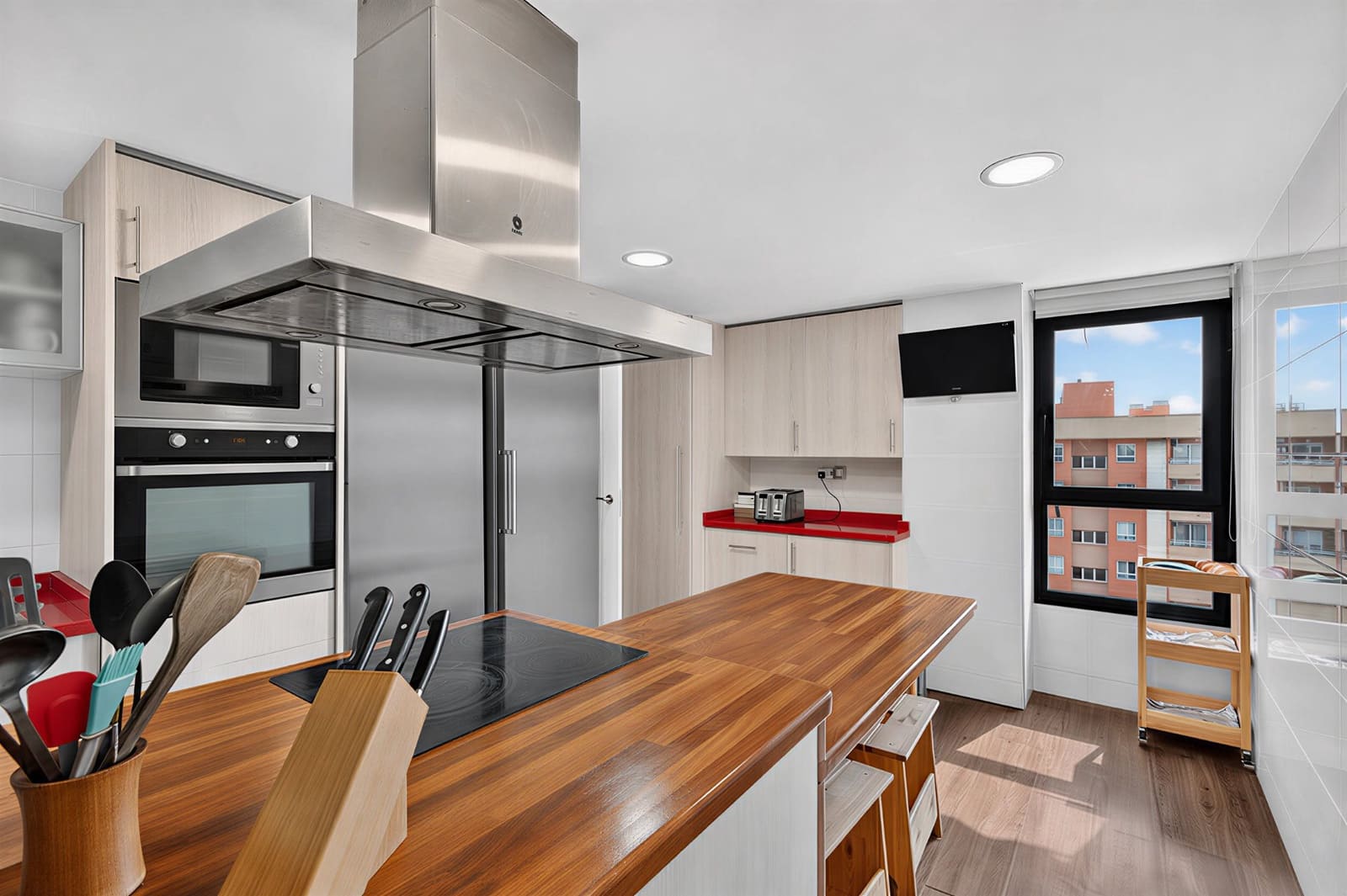 Ático de 4 habitaciones en Alicante / Alacant ciudad en venta con piscina garaje - 750.000 € (Ref: 10022995)
