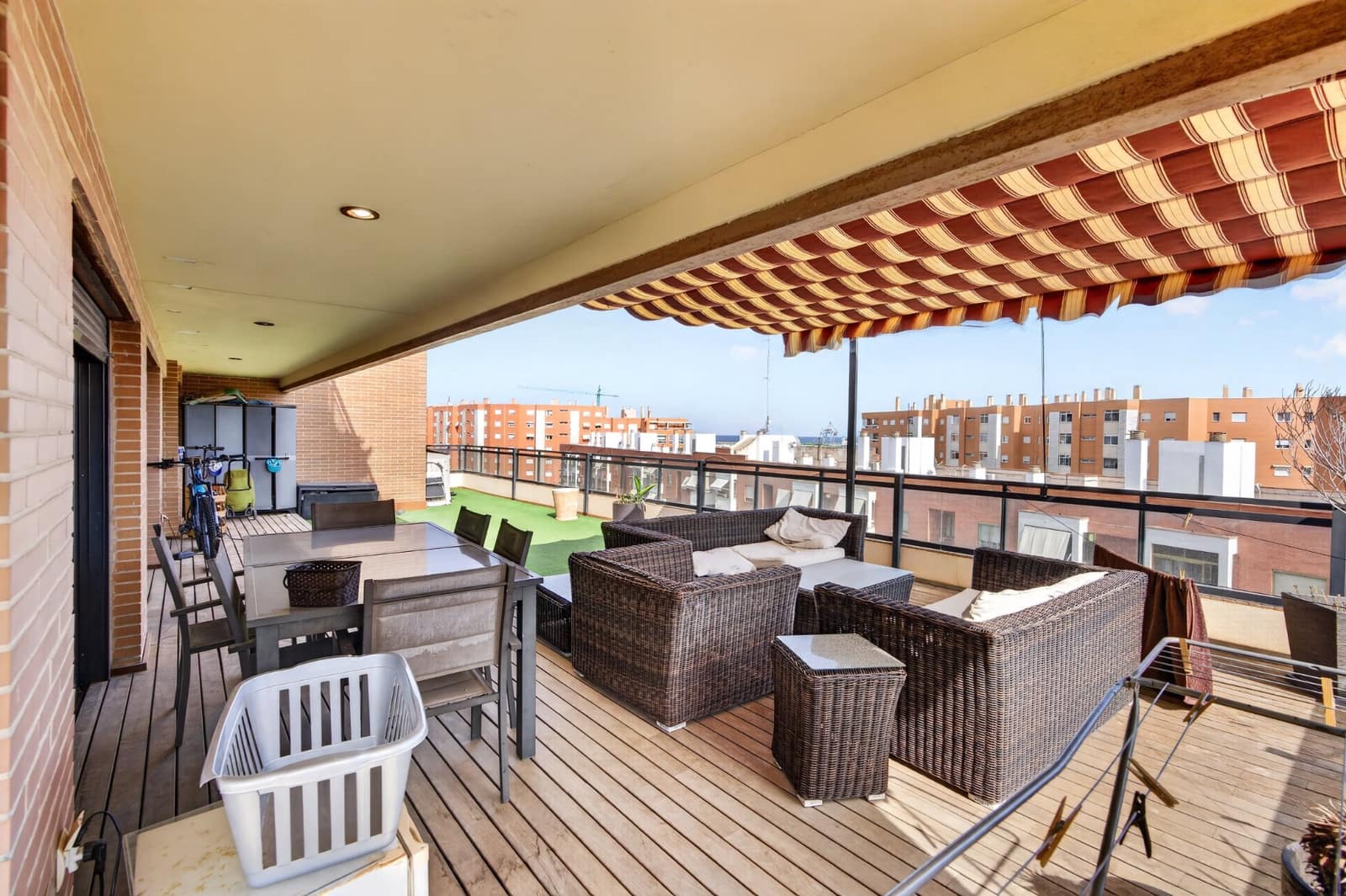 Ático de 4 habitaciones en Alicante / Alacant ciudad en venta con piscina garaje - 750.000 € (Ref: 10022995)