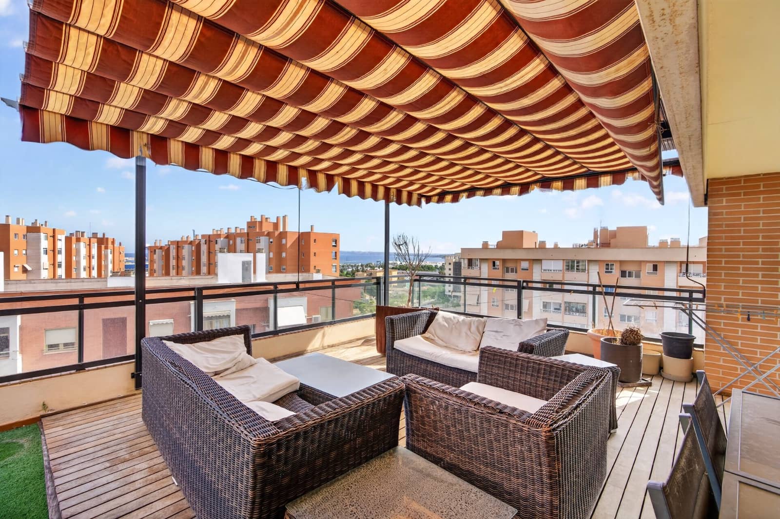 Ático de 4 habitaciones en Alicante / Alacant ciudad en venta con piscina garaje - 750.000 € (Ref: 10022995)