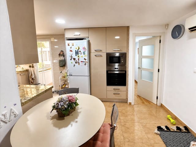 3 soveværelse Lejlighed til salg i Campoamor - Altozano, Alicante by med swimmingpool - € 242.000 (Ref: 10024463)