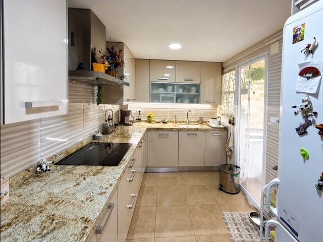 3 soveværelse Lejlighed til salg i Campoamor - Altozano, Alicante by med swimmingpool - € 242.000 (Ref: 10024463)