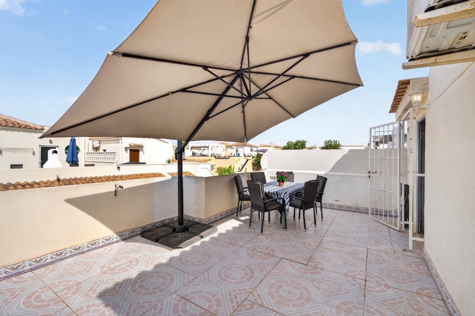 3 bedroom Villa for sale in Playa Flamenca with pool garage - € 249,000 (Ref: 10026271)