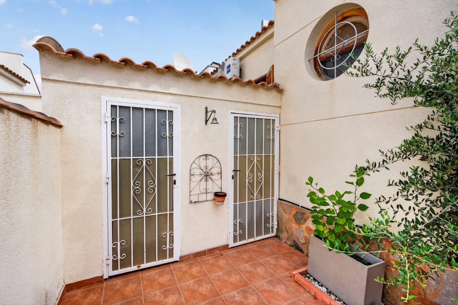 3 bedroom Villa for sale in Playa Flamenca with pool garage - € 249,000 (Ref: 10026271)