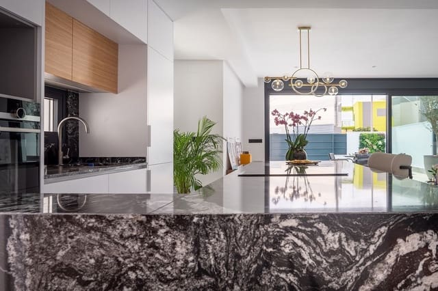 3 sypialnia Willa na sprzedaż w San Pedro del Pinatar ciudad, San Pedro del Pinatar z basenem garażem - 489 000 € (Ref: 10031107)