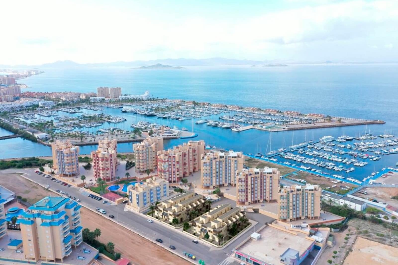 2 quarto Casa em Banda para venda em La Manga del Mar Menor com piscina garagem - 350 000 € (Ref: 10033189)