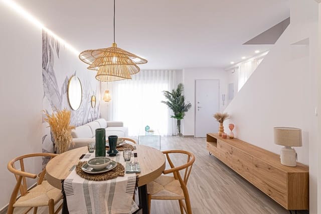 2 makuuhuone Omakotitalo myytävänä paikassa La Manga del Mar Menor mukana uima-altaan 
autotalli - 285 631 € (Ref: 10048276)