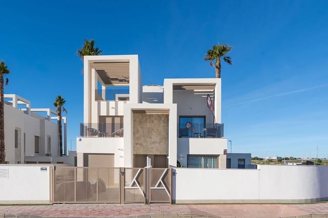 Chalet de 3 habitaciones en Las Lomas de Rame - Bahía Bella, Los Alcázares en venta con piscina garaje - 645.000 € (Ref: 10048305)