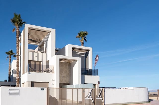 Chalet de 3 habitaciones en Las Lomas de Rame - Bahía Bella, Los Alcázares en venta con piscina garaje - 645.000 € (Ref: 10048305)