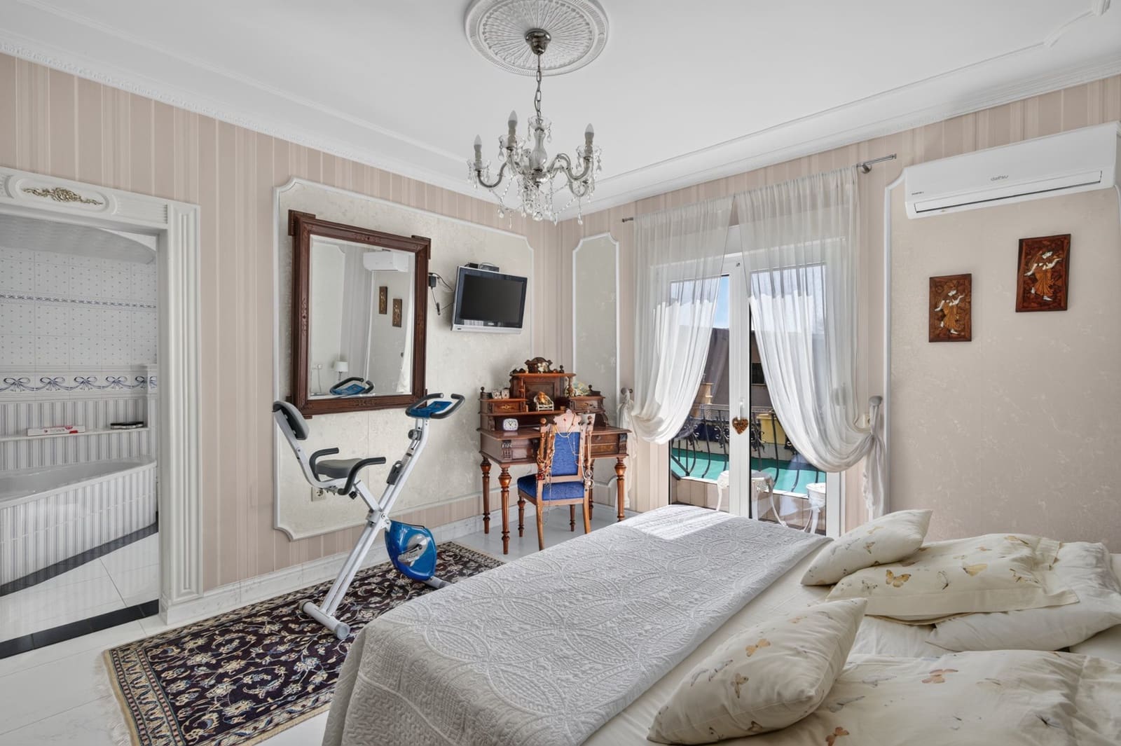 6 bedroom Villa for sale in San Fulgencio with pool garage - € 849,900 (Ref: 10116035)
