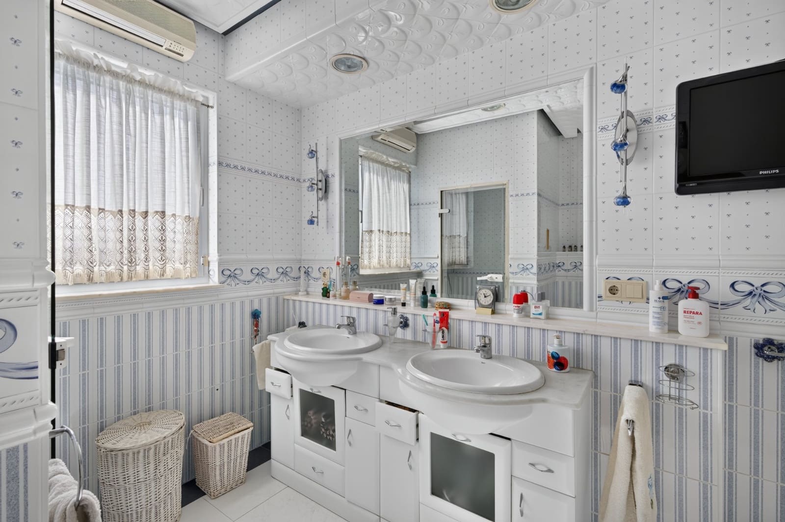6 bedroom Villa for sale in San Fulgencio with pool garage - € 849,900 (Ref: 10116035)