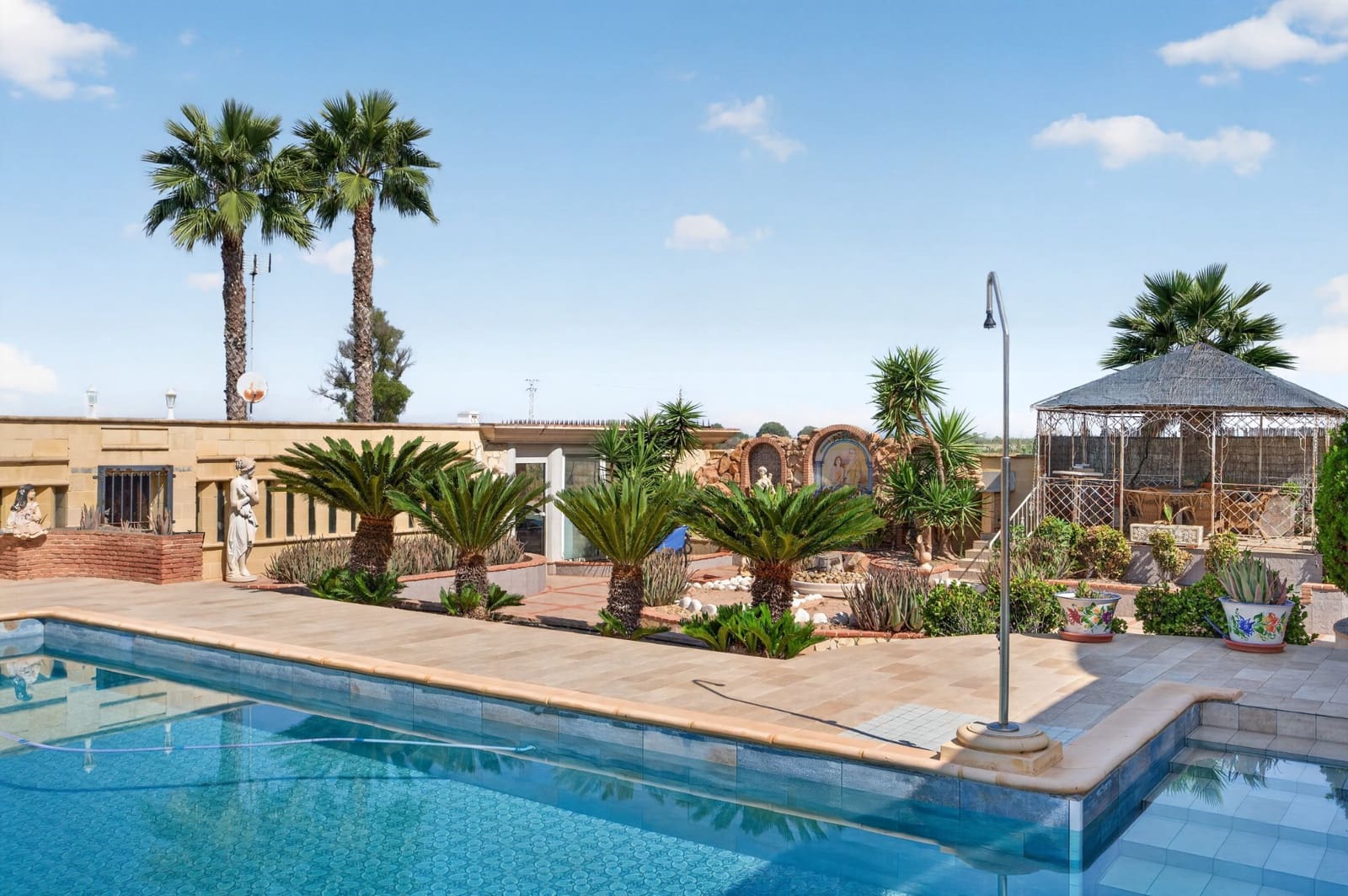 6 bedroom Villa for sale in San Fulgencio with pool garage - € 849,900 (Ref: 10116035)