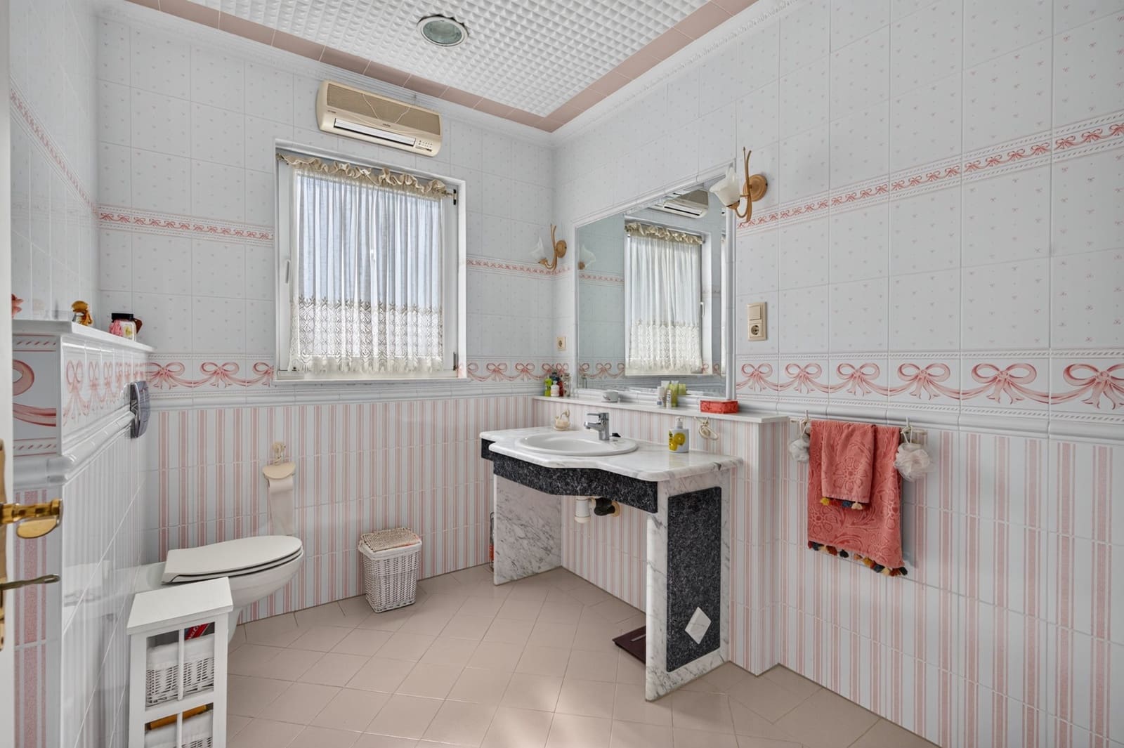 6 bedroom Villa for sale in San Fulgencio with pool garage - € 849,900 (Ref: 10116035)