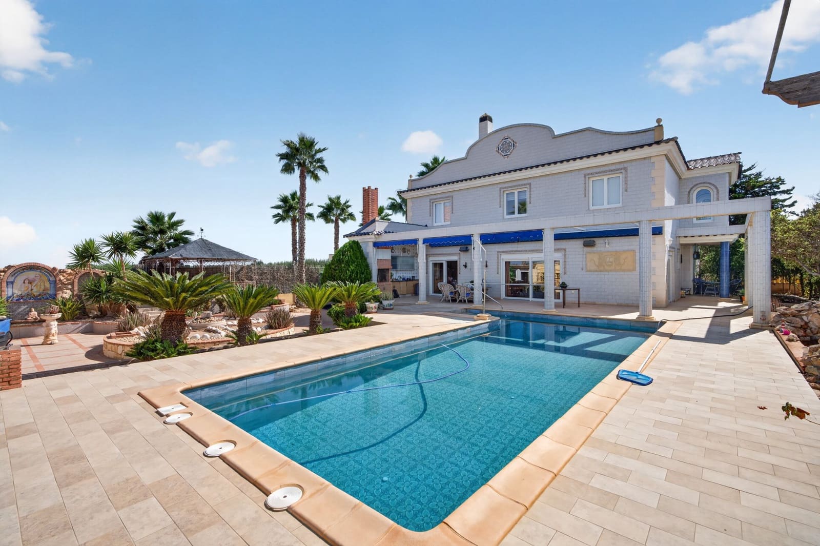 6 bedroom Villa for sale in San Fulgencio with pool garage - € 849,900 (Ref: 10116035)