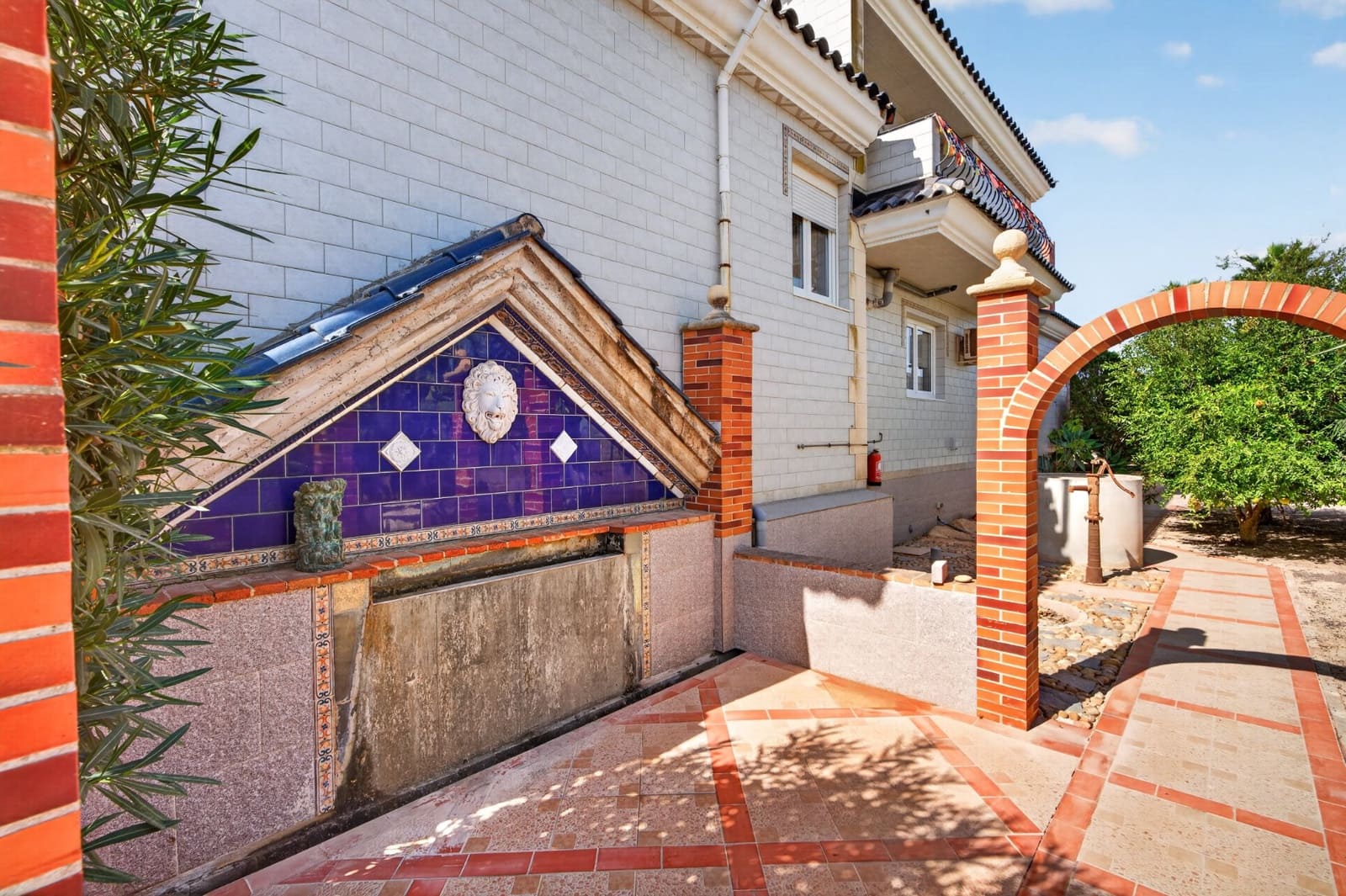 6 bedroom Villa for sale in San Fulgencio with pool garage - € 849,900 (Ref: 10116035)